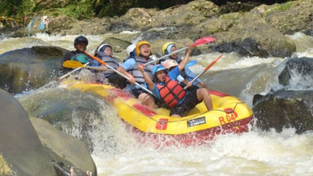 Rafting (arung jeram)